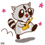 アルトサックスを吹くアライグマ