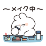 メイクするうさちゃん